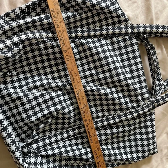 Baggu Travel Cloud bag in black & white pixelated gingham - Picture 6 of 12